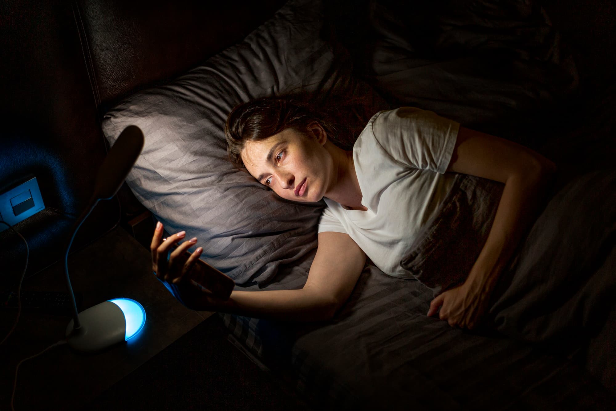 Cansado Mas Sem Sono? Por Que Seu Corpo Não Desliga à Noite