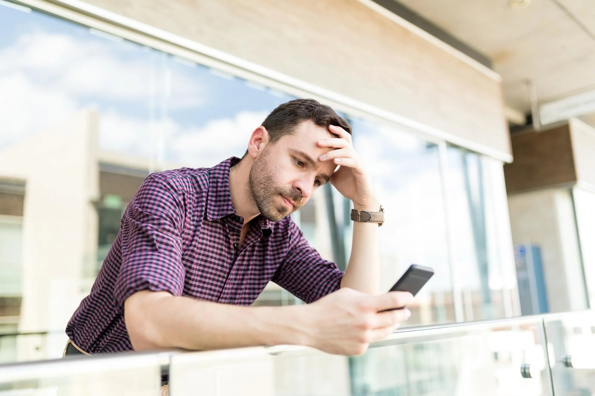 4 Maneiras Pelas Quais a Tecnologia Está Secretamente Te Estressando
