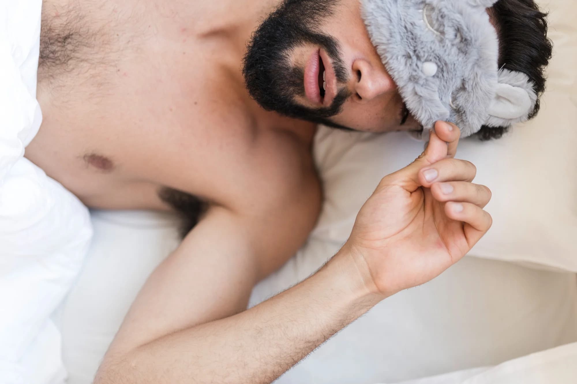 Por Que Você Deveria Tentar Dormir Nu Hoje à Noite, Segundo a Ciência