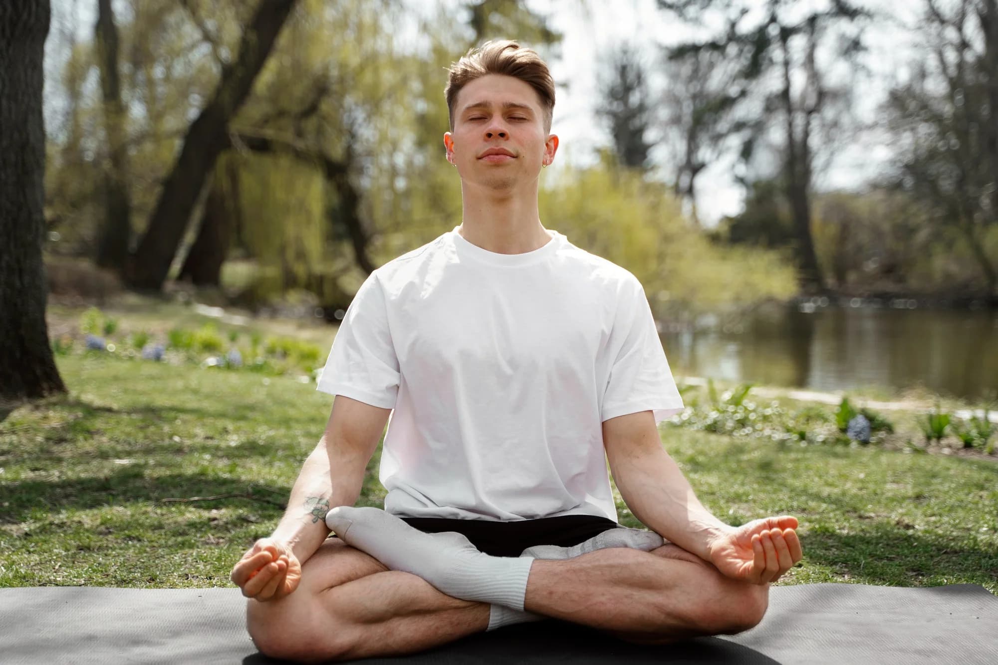 Yoga Nidra: A Meditação do Sono para um Descanso Restaurador e Relaxamento